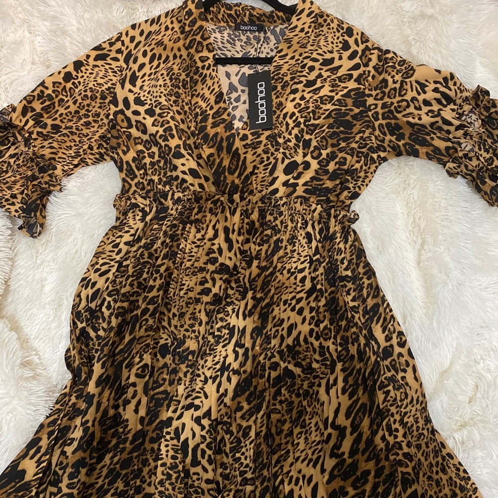 Short leopard dress